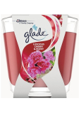 Glade Luscious Cherry & Peony s vůní třešně a pivoňky vonná svíčka ve skle, doba hoření až 30 hodin 70 g