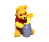Disney Medvídek Pú Mini figurka - Medvídek sedící s hrnkem medu, 1 kus, 5 cm