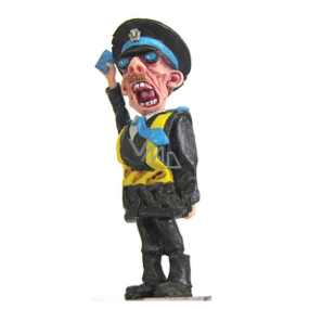 EP Line Deadstone Valley Zombie sběratelská figurka, policajt Fred s vlastní rakví a náhrobkem