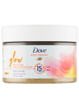 Dove Glow tělový peeling s vůní červeného pomeranče a rebarbory 295 ml