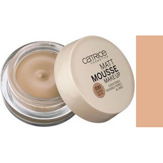 Catrice Matt Mousse pěnový make-up 030 Warm Beige 16 g