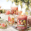 Yankee Candle Fresh Cut Roses - Čerstvě nařezané růže vonná svíčka Décor malá 198 g