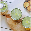Village Candle Hruškové osvěžení - Pear Cooler vonná svíčka ve skle 2 knoty 262 g