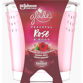 Glade Peaceful Rose & Wood s vůní rebarbory, růže a santalového dřeva vonná svíčka ve skle, doba hoření až 32 hodin 129 g