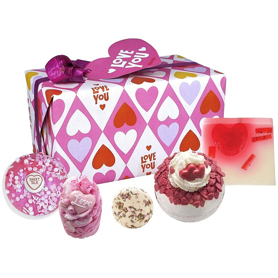 Bomb Cosmetics Love You - Miluji tě, máslový špalíček do koupele 50 g + máslová kulička do koupele 50 g + šumivá koupelová koule 160 g + glycerinové mýdlo 100 g, kosmetická sada