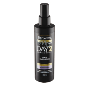 TRESemmé Wave Enhancer Day 2 sprej na zvýraznění vlnitých vlasů pro dny, kdy nemáte náladu si umýt hlavu 200 ml