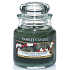 Yankee Candle Christmas Garland - Vánoční věnec vonná svíčka Classic malá sklo 104 g
