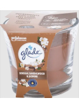 Glade Sensual Sandalwood & Jasmine vonná svíčka ve skle, doba hoření až 32 hodin 112 g
