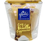 Glade Cosy Vanilla Cappuccino s vůní vanilky a čerstvě mleté kávy vonná svíčka ve skle, doba hoření až 38 hodin 129 g