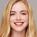 Essence This Is Me Lipstick rtěnka 02 Happy 3,5 g