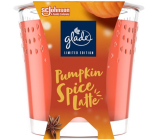 Glade Pumpkin Spice Latte s vůní dýňového latté vonná svíčka ve skle, doba hoření až 38 hodin 129 g