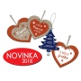 Nekupto Vánoční dřevěná dekorace stromeček Smích, rodina, koledy, vánoční čas 11,8 x 9,5 cm