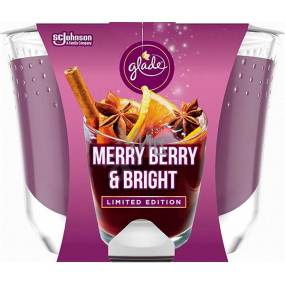 Glade Maxi Merry Berry & Bright s vůní merlotu, lesních plodů a koření vonná svíčka ve skle, doba hoření až 52 hodin 224 g