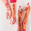Essence Glossy Glaze lesklá rtěnka 04 Red-dy For The Day 1,9 g