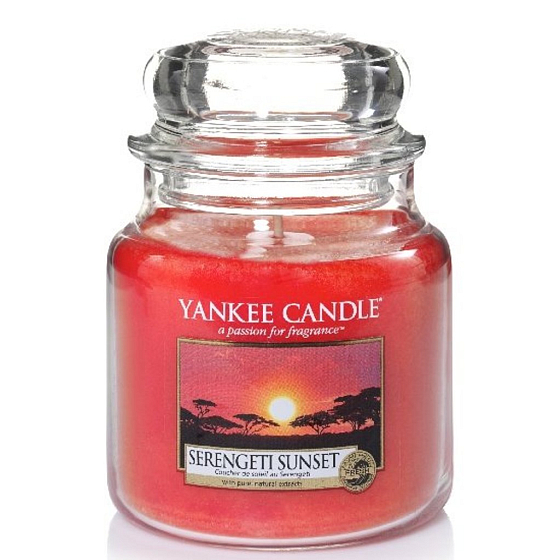 Yankee Candle Serengeti Sunset - Západ slunce v Serengeti vonná svíčka Classic střední sklo 411 g