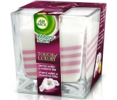 Air Wick Touch Of Luxury Jemný satén a Měsíční lilie vonná svíčka ve skle 180 g