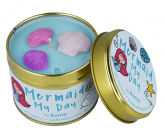 Bomb Cosmetics Potěšení mořské panny - Mermaid My Day Vonná přírodní, ručně vyrobena svíčka v plechové dóze hoří až 35 hodin