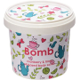 Bomb Cosmetics Brusinka a limetka - Cranberry and Lime Přírodní sprchový tělový peeling 365 ml