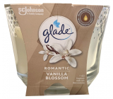 Glade Maxi Romantic Vanilla Blossom s vůní vanilkového květu vonná svíčka ve skle, doba hoření až 52 hodin 224 g