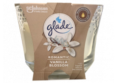 Glade Maxi Romantic Vanilla Blossom s vůní vanilkového květu vonná svíčka ve skle, doba hoření až 52 hodin 224 g