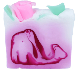 Bomb Cosmetics Polibek růže - Kiss from a Rose přírodní glycerinové mýdlo 100 g