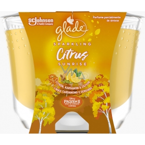 Glade Maxi Sparkling Citrus Sunrise s vůní citronu, kardamomu a zázvoru vonná svíčka ve skle, doba hoření až 52 hodin 224 g