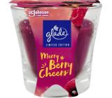 Glade Merry Berry Cheers s vůní svařeného vína a lesních plodů vonná svíčka ve skle, doba hoření až 38 hodin 129 g