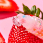 Essence Juicy Bomb Party lesk na rty 05 Strawberry Sprinkles 10 ml