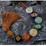 7 čaker FengShui, Meditační amulet, přírodní kámen se střapcem, závěsný léčivý 22 cm + střapec 12 cm