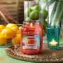 Yankee Candle Passion Fruit Martini - Tropický koktejl s Martini vonná svíčka Classic velká sklo 623 g