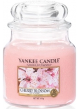 Yankee Candle Cherry Blossom - Třešňový květ vonná svíčka Classic střední sklo 411 g