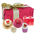 Bomb Cosmetics Fa La La Festive šumivý balistik do koupele 2 x 160 g + glycerinové mýdlo 100 g + máslová kulička 30 g + špalíček do koupele 50 g, kosmetická sada