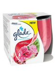 Glade by Brise Svůdná pivoňka a Višeň vonná svíčka ve skle, doba hoření až 30 hodin 120 g