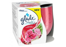 Glade by Brise Svůdná pivoňka a Višeň vonná svíčka ve skle, doba hoření až 30 hodin 120 g