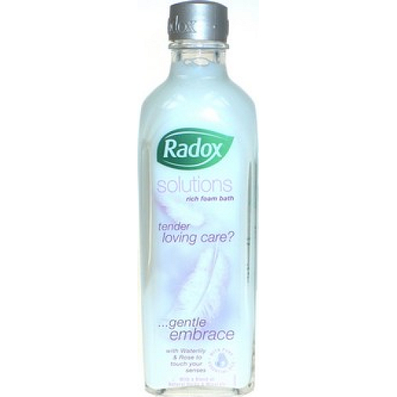 Radox Solutions Gentle Embrance pěnivá koupel s esenciálními oleji 250 ml