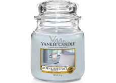 Yankee Candle A Calm & Quiet Place - Klidné a tiché místo vonná svíčka Classic střední sklo 411 g