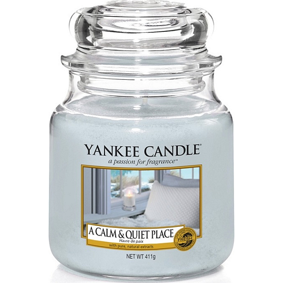 Yankee Candle A Calm & Quiet Place - Klidné a tiché místo vonná svíčka Classic střední sklo 411 g
